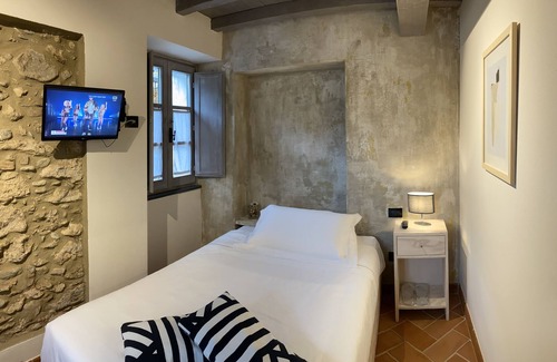 Valdicastello Carducci Hotel | Dimora Carducci