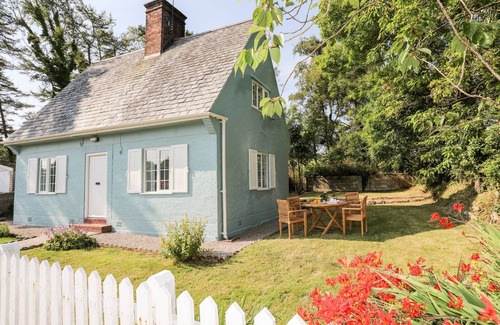 Llangaffo Cottage | DINAM LODGE, character holiday cottage, with open fire in Llangaffo