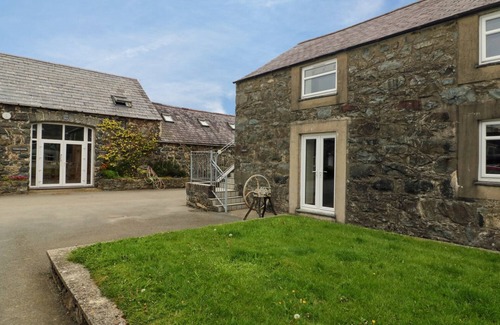 Rhyd-y-clafdy Cottage | DINAS, pet friendly, with pool in Pwllheli
