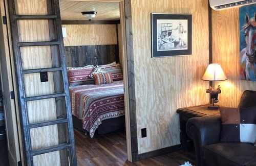Glen Rose Cabin | Dinosaur Valley RV Park Cabin 1