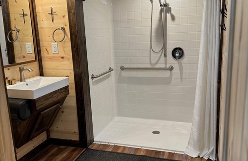 Glen Rose Cabin | Dinosaur Valley RV Park Cabin 6