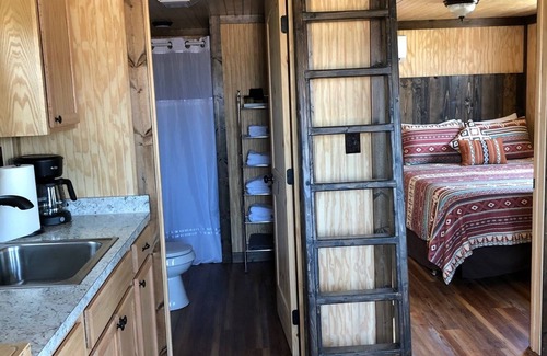 Glen Rose Cabin | Dinosaur Valley RV Park Cabin 2
