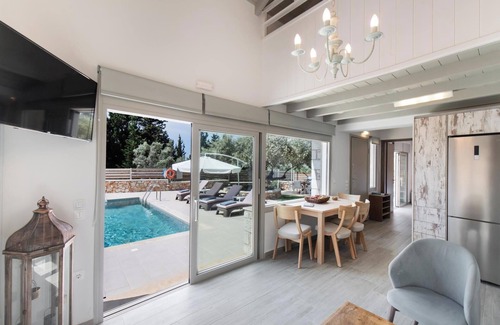 Tsoukaladhes Villa | Dioni - Three Bedroom Villa, Sleeps 6