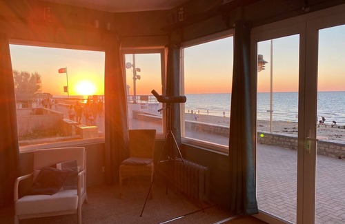 Normandy Landing Beaches Apartment | DIRECT ACCESS TO THE BEACH