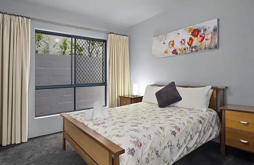 Nambucca Heads Apartment | Direct beach access and just a short walk to town centre, stunning estuary views!