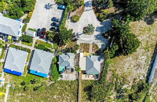 Nokomis Cottage | Direct Beachfront Cottage-Casey Key/Nokomis Beach-1 Bedroom