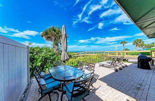 Nokomis Cottage | Direct Beachfront Cottage-Casey Key/Nokomis Beach-1 Bedroom