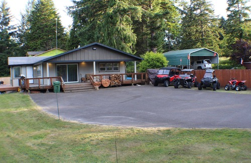 Saunders Lake House | Direct Dune Access Sleeps 10 In House, 6 In BunkHouses - Bath Houses.
