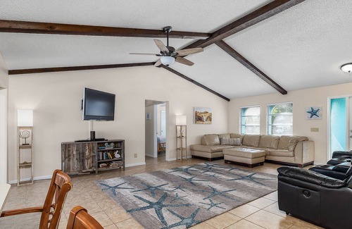 Matlacha House | Direct Gulf-access home w/electric-heated pool, bikes & kayaks! - Casa Hightide
