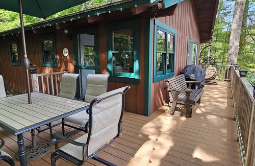 Wakefield House | DIRECT Lake Waterfront - Peace and quiet; dog friendly!