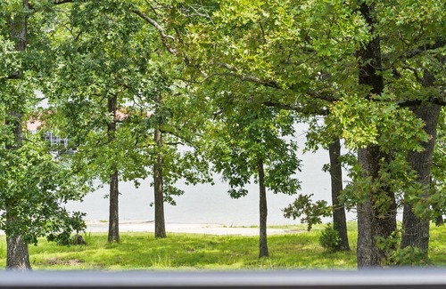 Branson House | Direct Lakefront with Views, Air Hockey, Close to Sdc with Free Tickets!