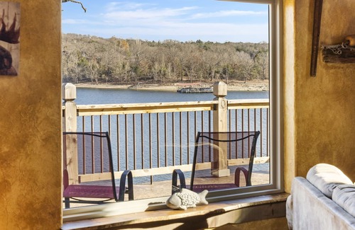 Branson House | Direct Lakefront with Views, Air Hockey, Close to Sdc with Free Tickets!