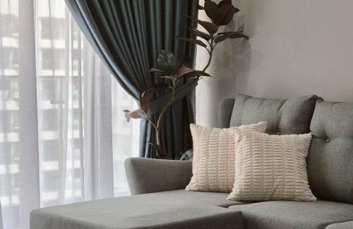Central District Apartment | Direct mall access & beach - Large group 8 pax