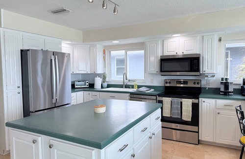 Boardwalk House | DIRECT OCEAN FRONT HOME SLEEPS 14- HUGE OCEANFRONT PATIO NEAR FLAGLER AVE!