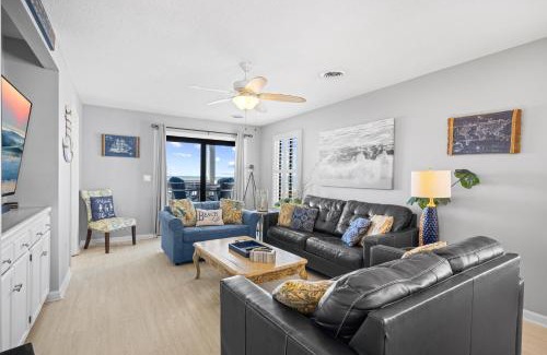Ocean Drive Apartment | Direct Ocean Front 3BR/2BA Dog Friendly *OCEANFRONT*
