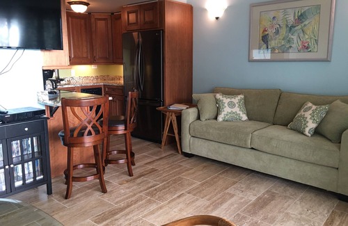 Historic Kailua Village Condo | Direct Ocean View in the Heart of Kailua-Kona/At startline for Ironman!