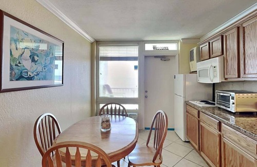 Lenox Park Condo | Direct Ocean Views – Walk to Dining & Beach Fun