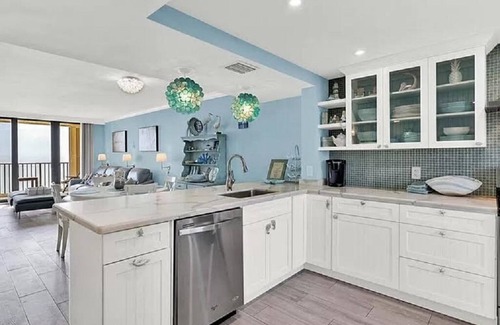 Hutchinson Island South Condo | Direct Ocean View Beach Condo-SNOWBIRDS WELCOME!