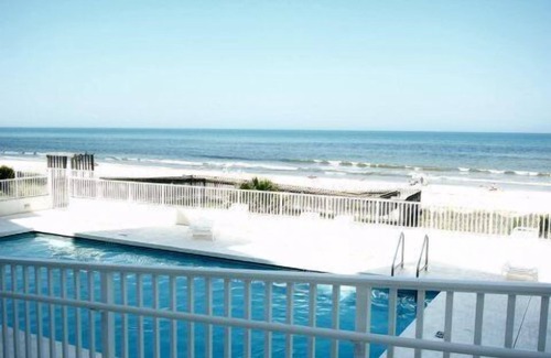 Seawinds Condo Condo | Direct Oceanfront Condo w/Free WiFi on No-Drive Beach