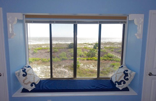 Oceanmarsh Subdivision Condo | Direct Oceanfront, 65 inch Smart TV, Fireplace