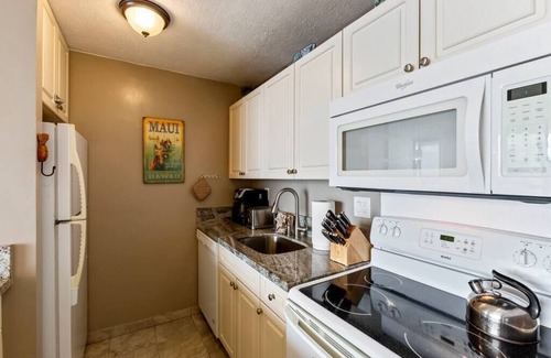 Kihei Apartment | Direct oceanfront gem @ Sugar Beach Resort, Coastal vibes, Central AC & more!n