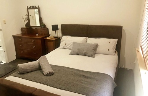 North Fremantle Villa | DIRECT ON RIVER-FRONT! - ARCHITECTURAL VILLA - PLUS 3 MINUTE WALK TO BEACH!