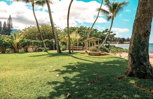 Haleiwa Condo | DIRECT SANDY BEACHFRONT just steps away fr the patio.Ground Fl.condo 1bed2ba2pkg