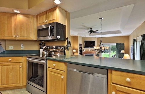 Ludlow Condo | Direct Ski Access from this Solitude Condo at Okemo
