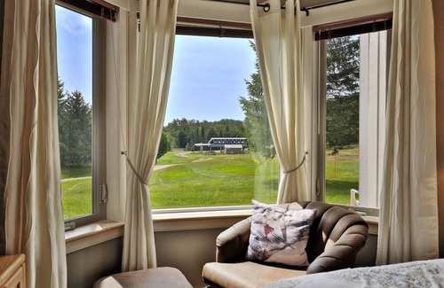 Ludlow Condo | Direct Ski Access from this Solitude Condo at Okemo