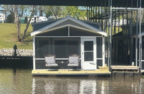 Bainbridge Boat Rental | Directly on Flint River w/Deck for Fishing, 2-BR boathouse-10% weekly discount!