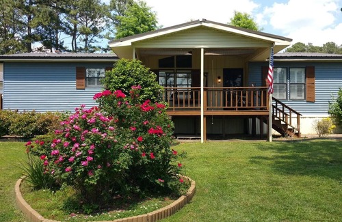 Guntersville Cabin | Directly On Lake Guntersville! Boat House Included! Special price winter months!