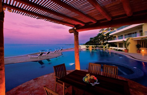 Emiliano Zapata Condo | DIRECTLY on the Beach, Luxury and Comfort! Perfect for your family.