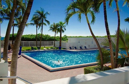 Mid Beach Condo | Directly on the Beach – Pool & Ocean View