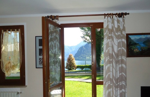 Idro Apartment | DIRECTLY ON THE BEACH / LAKE, apartment up to 4 people, small pool, garden, wide view