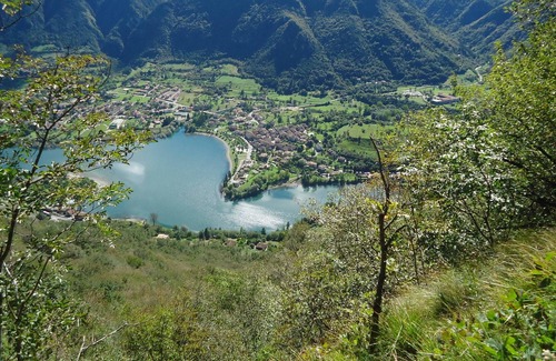 Idro Apartment | DIRECTLY ON THE BEACH / LAKE, apartment up to 4 people, small pool, garden, wide view