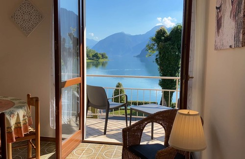 Idro Apartment | DIRECTLY ON THE BEACH/LAKE, apartment for up to 4 people, pool, garden, wide view