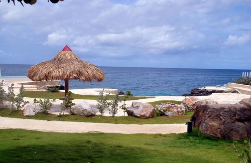 Dominicus Apartment | DIRECTLY ON THE CARIBBEAN SEA, 3 BEDROOM APARTMENT, GARDEN&POOL&DIRECT ACCESS TO THE SEA!