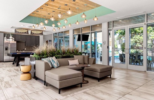 Downtown San Antonio Apartment | Directly on the Riverwalk l Downtown l FREE Parking l Pearl District l Walkable
