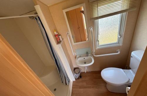 Mablethorpe Apartment | Disabled caravan -ramped decking - Grange Leisure Park, Mablethorpe - Pet friendly and Wifi - Meadow Lakes Caravan & Lodge Hire
