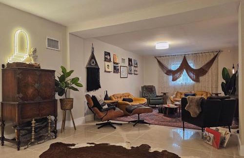 River Oaks House | -Disco Bungalow- One third mile to FTL Marine Center
