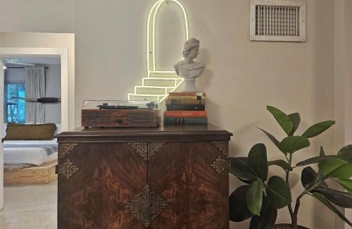 River Oaks House | -Disco Bungalow- One third mile to FTL Marine Center