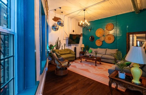 Old City Apartment | Disco Hideaway, Sleeps 8, 3BR