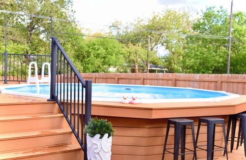 Pecan Springs Springdale House | DISCO HOUSE - Pool & Pickleball Court for the perfect getaway in the city