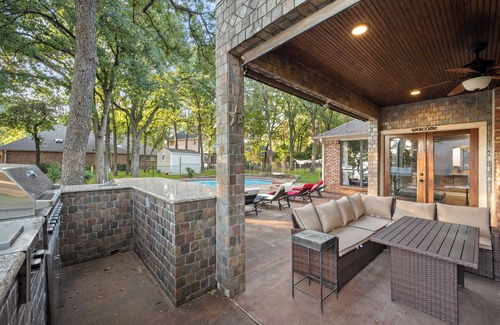 Azle House | Discount! 30% - King Beds LUX Pool at the Lake Theater Gym Arcade