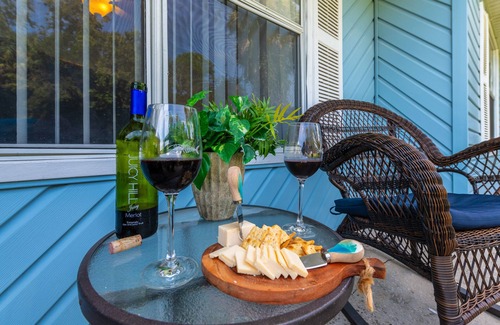 Florida Shores House | DISCOUNT NOW! Large Comfy Stay Pets Welcome w/Parking Trailers/Bikes/Boats