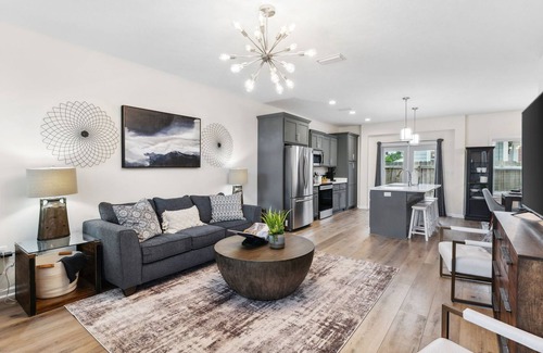 Callaway House | Discounted Designer Upgraded Home- 4 Br/3Ba