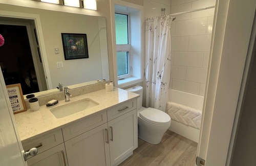 Central Okanagan House | Discounted Intro pricing and steps from Lake Okanagan