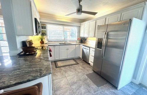 Siesta Key House | Discounted NOW!~LOCATION!Walk 2 Beach 5min.WaterfrontCanal,Pool-Spa,Kayaks,Bikes
