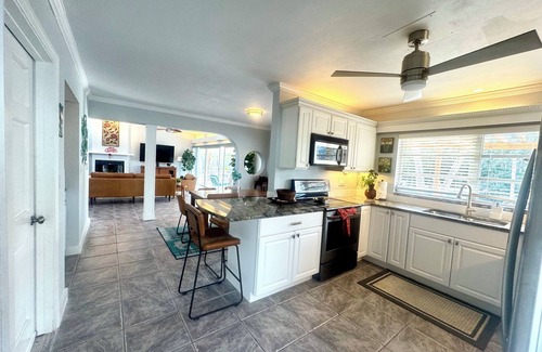 Siesta Key House | Discounted NOW!~LOCATION!Walk 2 Beach 5min.WaterfrontCanal,Pool-Spa,Kayaks,Bikes