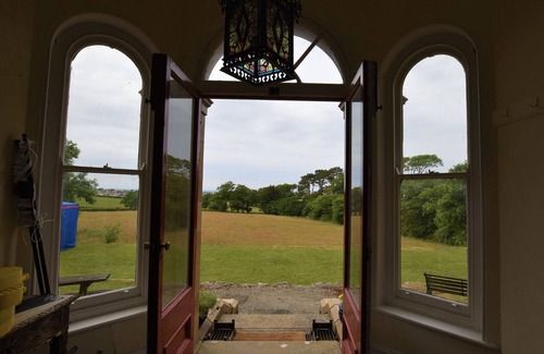 Tywyn House | Discounted weekly rates so you can easily extend your weekend break.